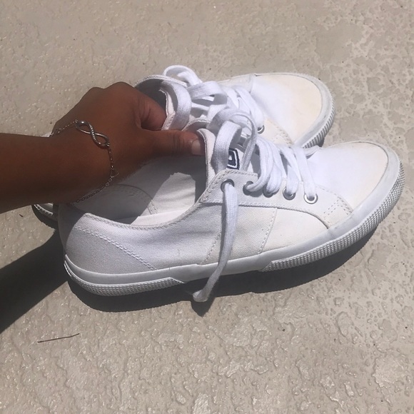 🌸Chaps white canvas shoes - Picture 5 of 8